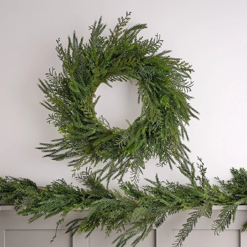 Deluxe Christmas Foliage Wreath & Garland